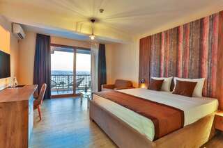 Отель Sunset hotel & beach Добра-Вода Двухместный номер с 1 кроватью и балконом, вид на море-17
