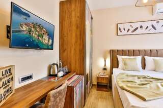 Отель Sunset hotel & beach Добра-Вода Двухместный номер с 1 кроватью и видом на горы-4